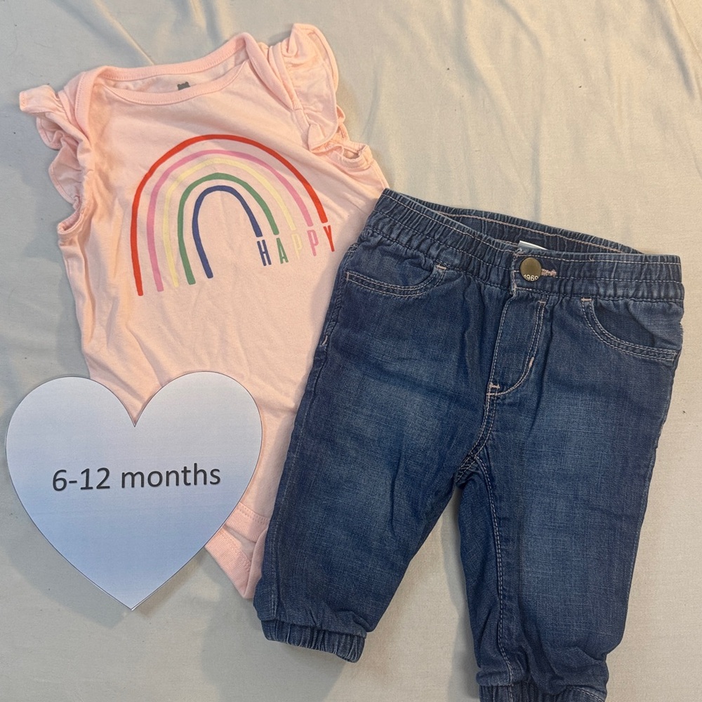 Baby GAP - 2 piece outfit. Size  6-12 months